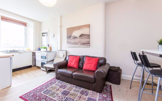 1 Bedroom Flat Near Haymarket