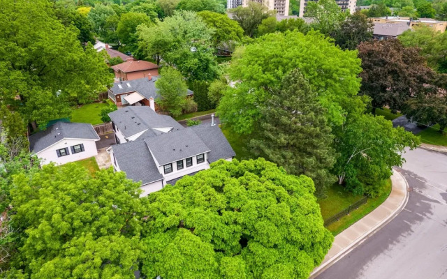 Private Studio Apartment in Burlington - U5