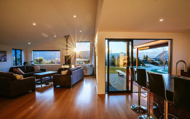 On The Rocks - Spacious