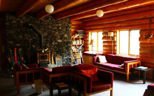 HI-Nordegg Shunda Creek Hostel