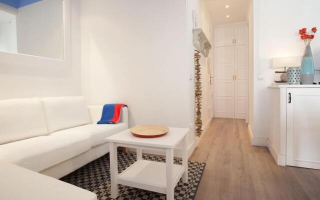 Bright 2 bedroom apt in 22@, close to the beach