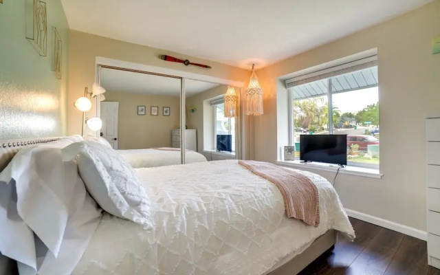 Pet-friendly Home w/ Hot Tub! 6 Mi to Dtwn Reno