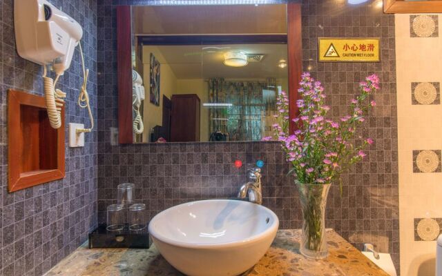 Lijiang Shishan Zhuyuan Hotel
