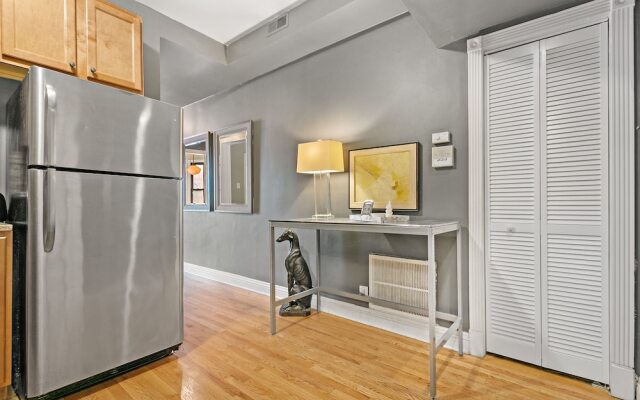 2BR Designer Apt in Festive Boystown