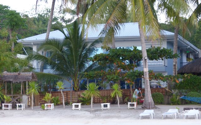 D&B Bluestar Beach Resort