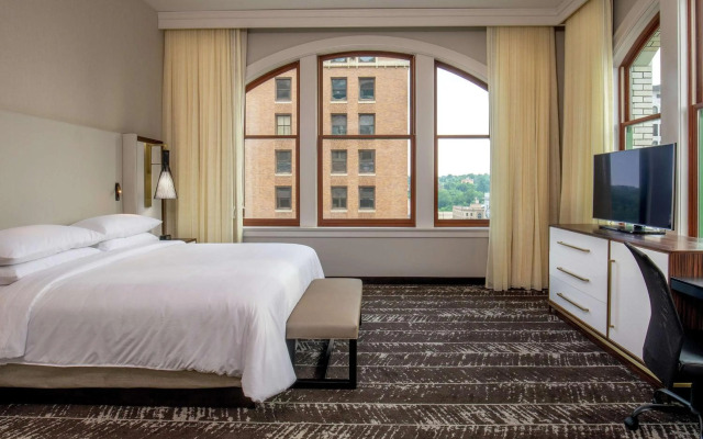 DoubleTree by Hilton Youngstown Downtown