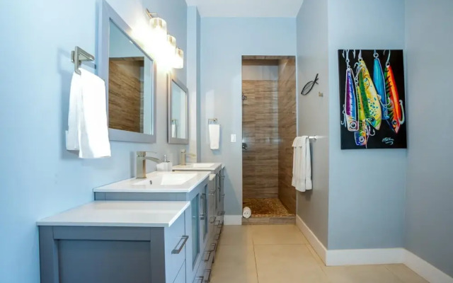 Oceanfront Sunset Gecko Condo - Second Floor 2A