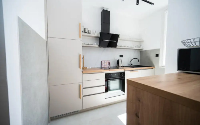 Design 150m2 Three-bedroom Apartment - Main Street