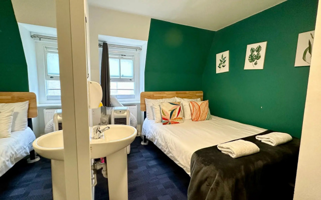 Smart Hyde Park Inn Hostel