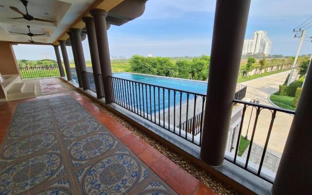 Boulevard Tuscany - 3 Bedroom Pool Villa