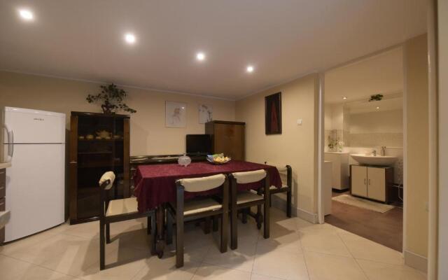 H & V Residence - Split Level Apartment
