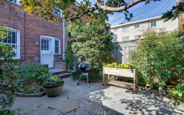 Convenient DC Studio Near Metro Stop!