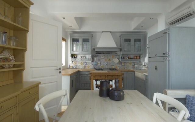 Seaside luxury villa by VillaRentalsgr