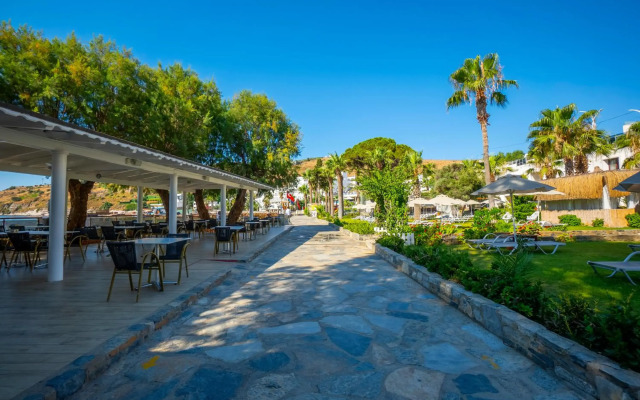 Azka Hotel
