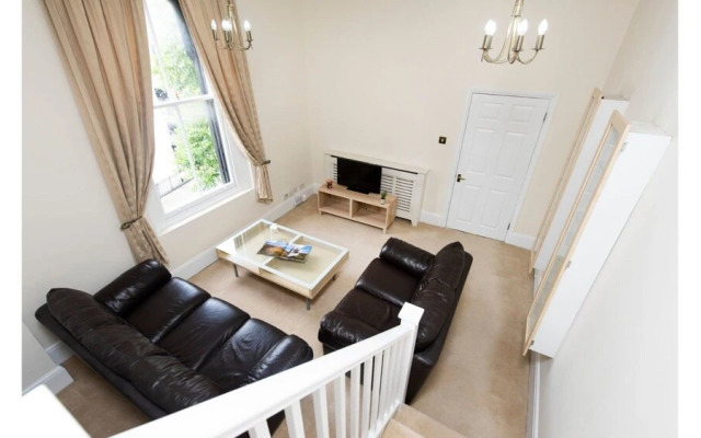 The 2 Bedroom in Collingham rd