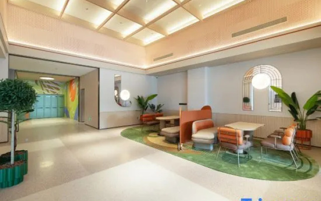 Orange Beihai Railway Station Square Hotel