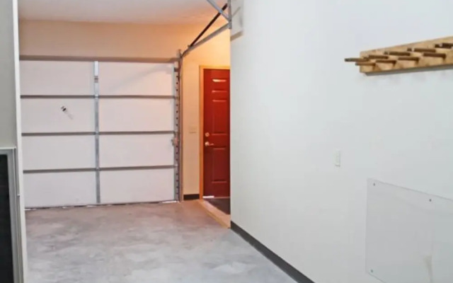 Creekside E 17 by Casago