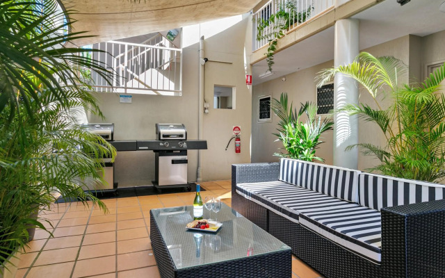 Port Douglas Apartments - Adults Only Oasis