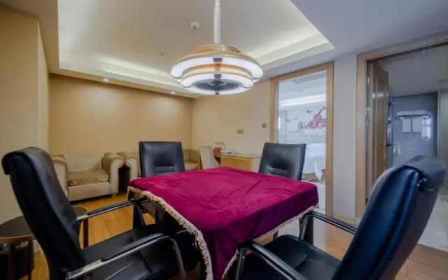 Vienna Hotel ( Guanlanhu station Shanshui Tianyuan)