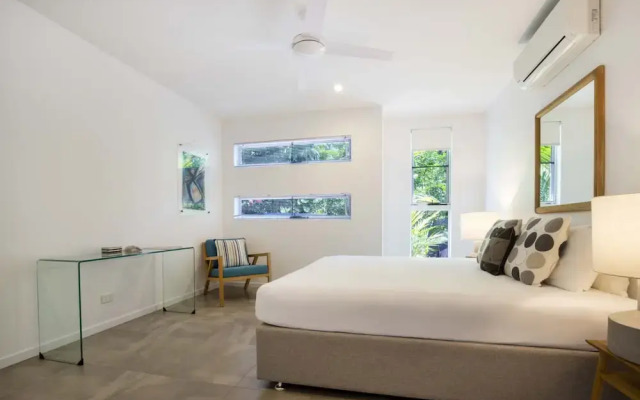 Tenterfield Beachfront Luxury 4 Bedroom Holiday Home