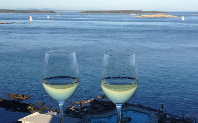 Oak Bay Beach Hotel