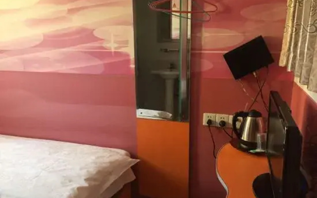 Xingzhong Hotel (Shanghai Xingzhong Road Subway Station)