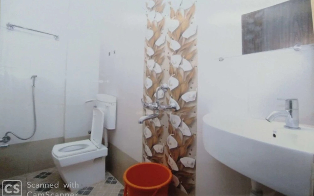 Rajhuns Deluxe Lodging