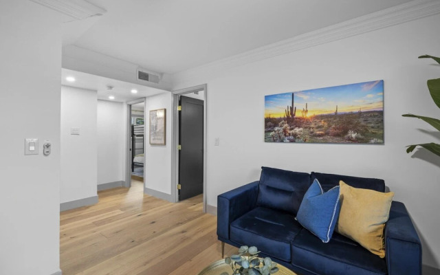 Valley View Chic Home w Backyard Oasis