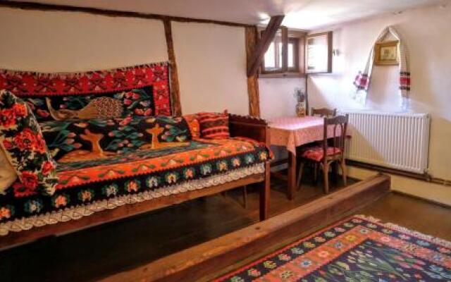 Drama Queen Inn