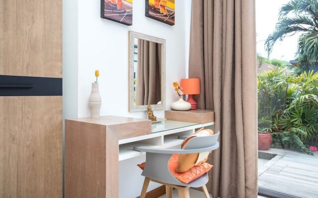 Modern 4BR Pool Villa Virginie Naiharn