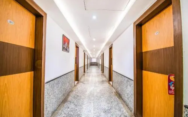 FabHotel Abhinand Grand