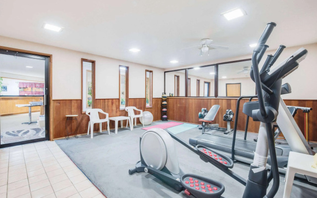 Days Inn by Wyndham Sturgis