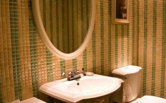Liston Hotel