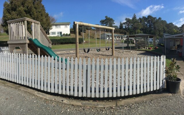Opal Hot Springs And Holiday Park