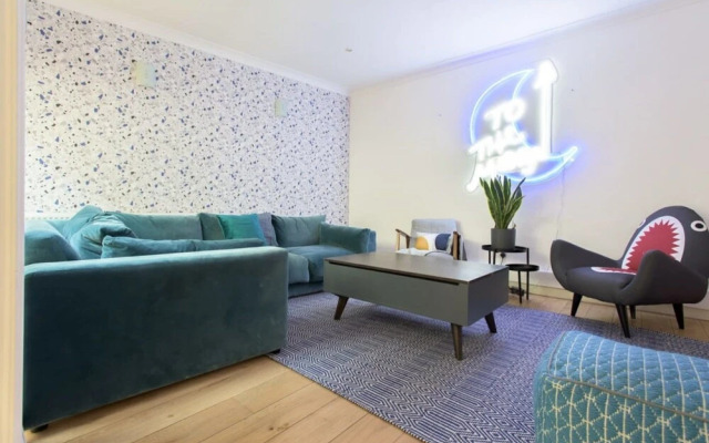 The Harrods Mews Modern 4Bdr Mews Home With Terrace