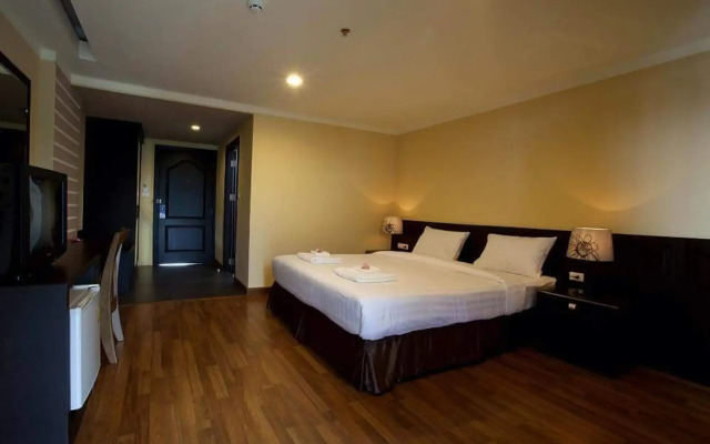 J & Y Lodge Hotel