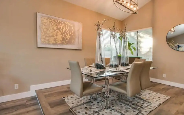 Amazing Remodeled Scottsdale 5 Bdrm W/pool!