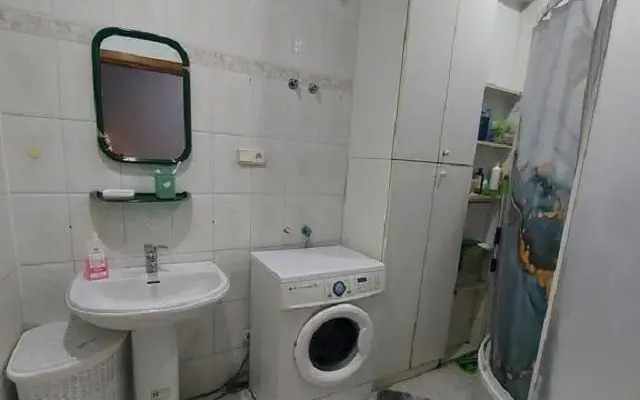 Family House Furnished room on Independence Avenue