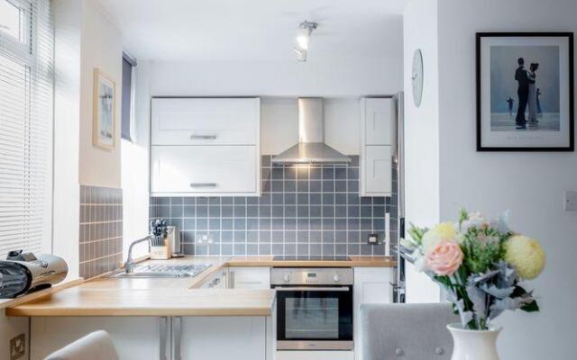 Putney Court - 1 Bed Apartment by BaseToGo