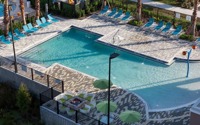 Holiday Inn Express & Suites Orlando at SeaWorld, an IHG Hotel