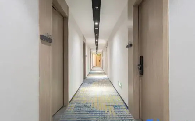 TUKE LIGHT HOTEL (Yangzhou University Slender West Lake South Gate)
