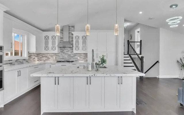 High-ceiling Home Relaxing Patio in Waterloo
