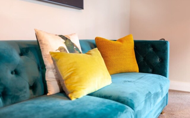 Sunny & Spacious Character Villa