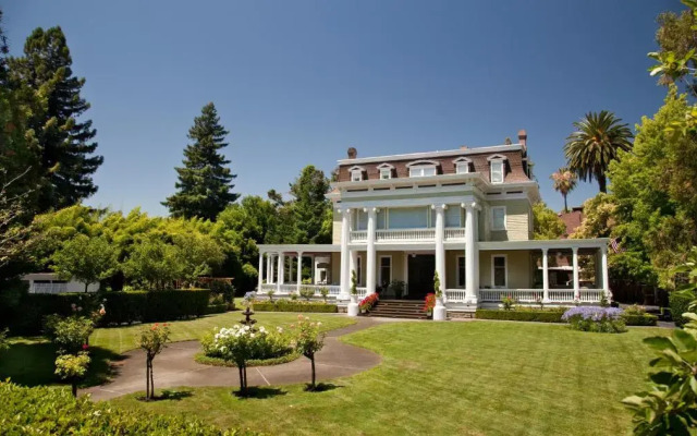 Churchill Manor B&B