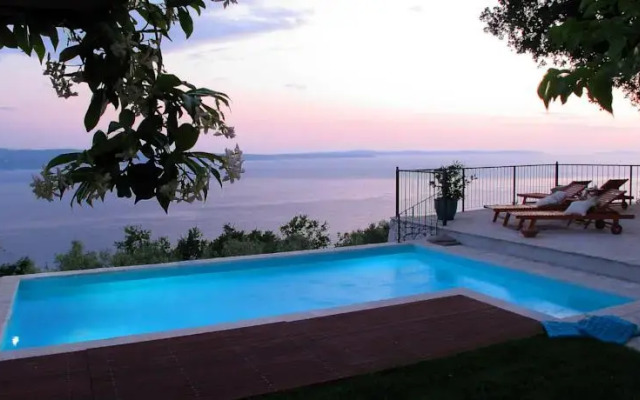 Villa Aurora