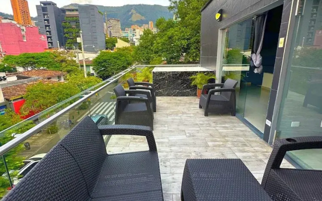 $ PROMO $ Big Rooftop Apt 10 BDRM w/Pool @Poblado