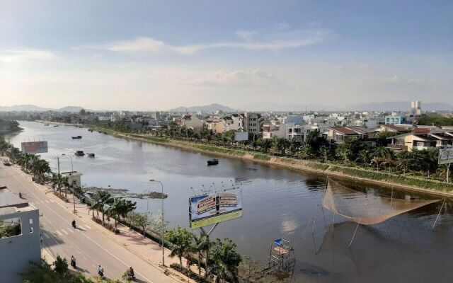 Dinh Huong Hotel
