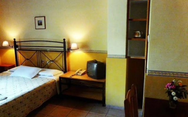 Alexandros Studios & Apartments