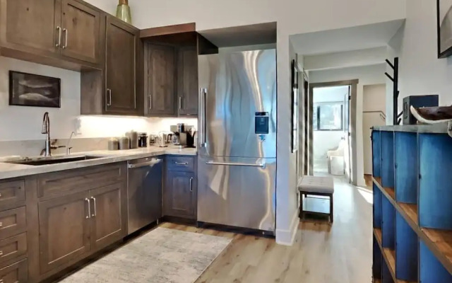 1849 Condos 642 3 Bedroom Home