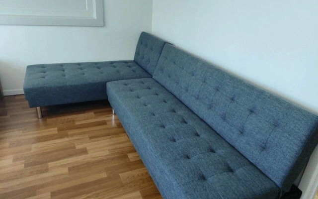 1 Double 2 single 2 Sofa Beds Suite 4